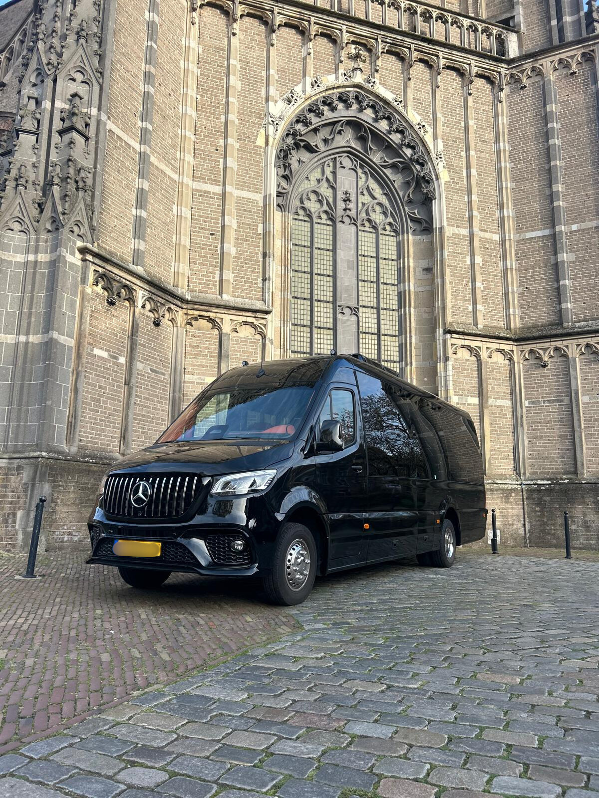 Mercedes Sprinter 20 Seater - View 1